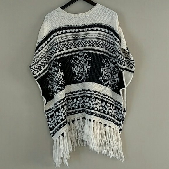 Boho One size fits most Black and White Knit Poncho with fringe - Picture 1 of 6